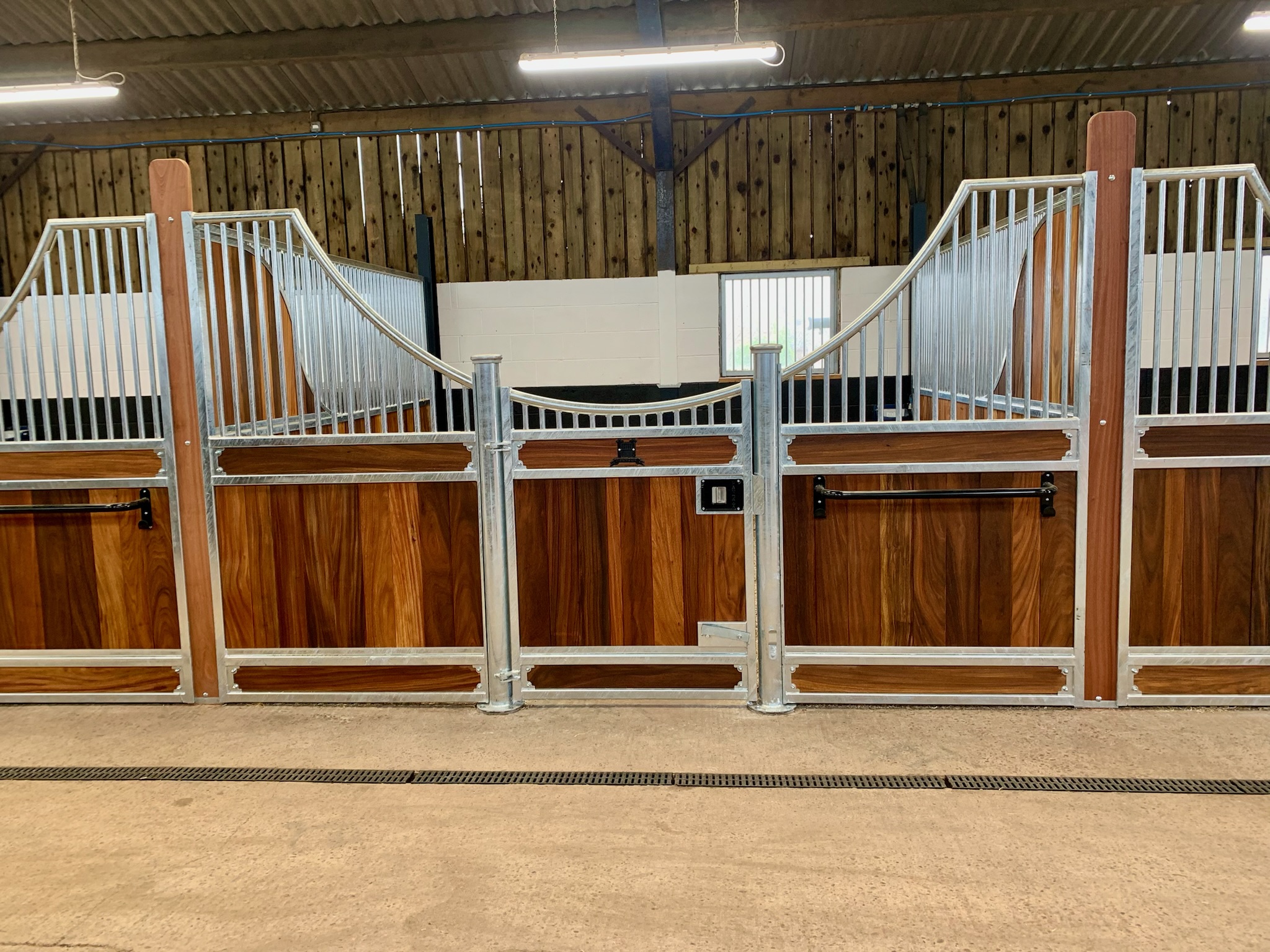 Double Dual Rail Design on a Tudor Internal Stable